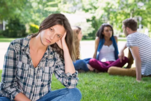 Trauma copilăriei și anxietatea socială